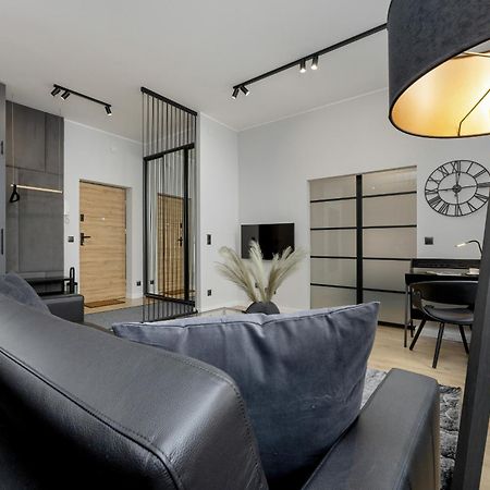 Exclusive Grey And Red Apartment In Warsaw Center By Noclegi Renters Exterior foto